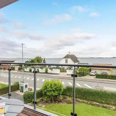 Vakantiehuis Awesome In With House Sea View
